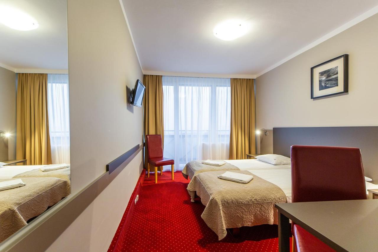Hotel New Skanpol Kolobrzeg Exterior photo
